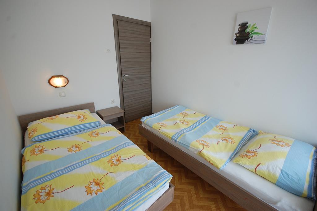 Apartments Jakobi By El-Pi Tours Njivice Exteriér fotografie